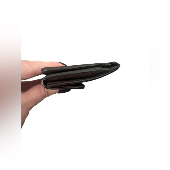 LOUIS VUITTON Damier Ebene Ludlow Wallet - Picture 5 of 13